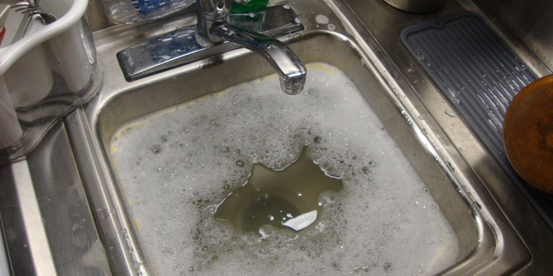 Causes fréquentes d’une canalisation bouchée et comment les éviter